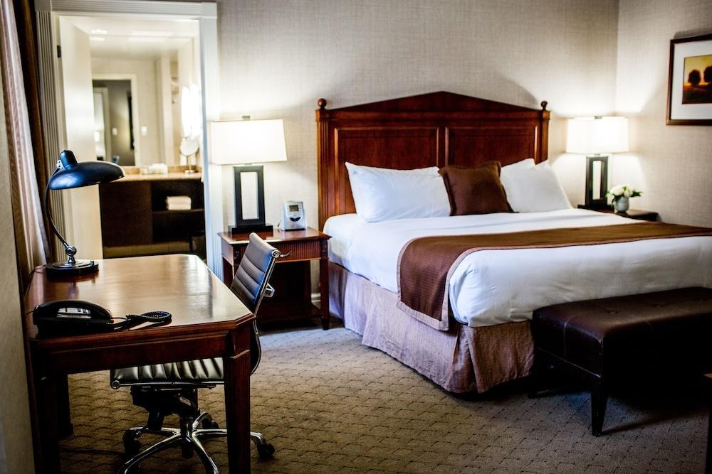 THE LORD NELSON HOTEL & SUITES photo 2