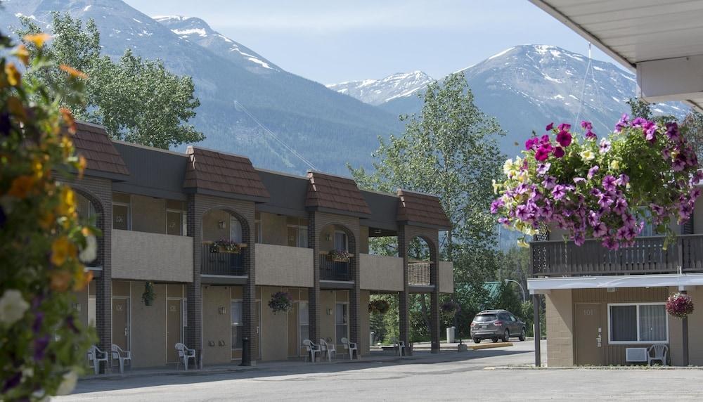 MALIGNE LODGE photo 2