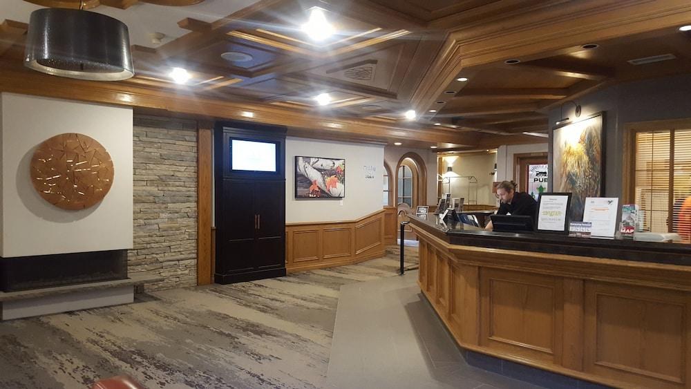 WHISTLERS INN photo 4