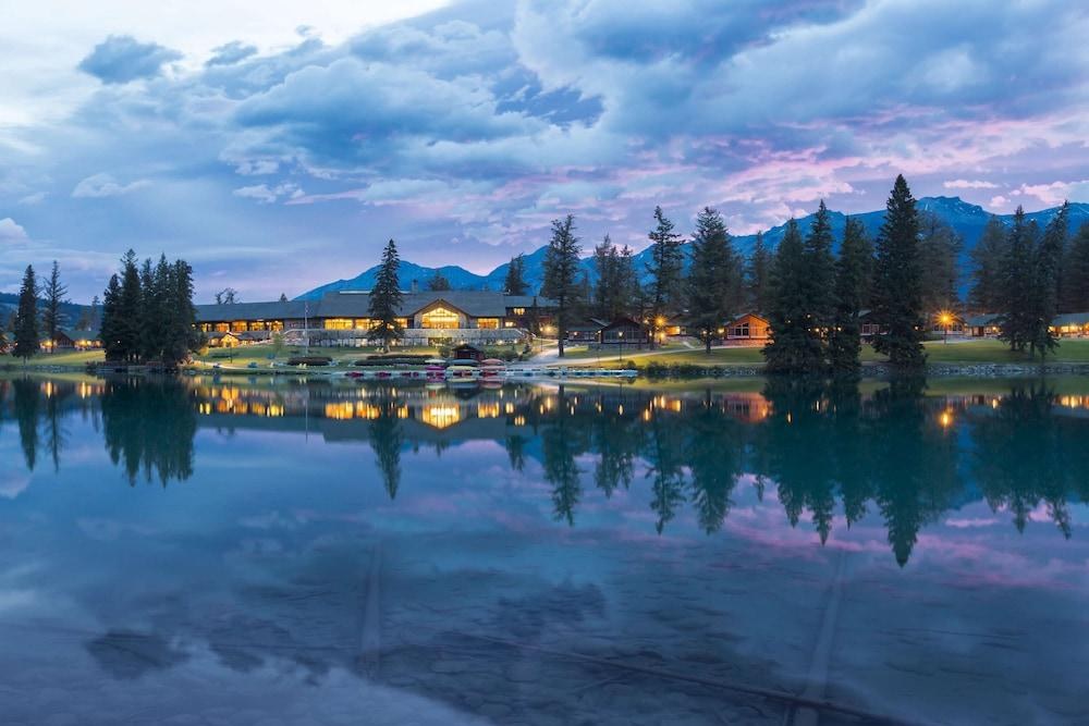 FAIRMONT JASPER PARK LODGE photo 2