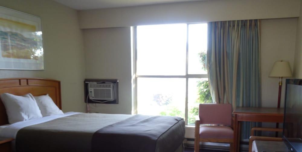 HOSPITALITY INN photo 1