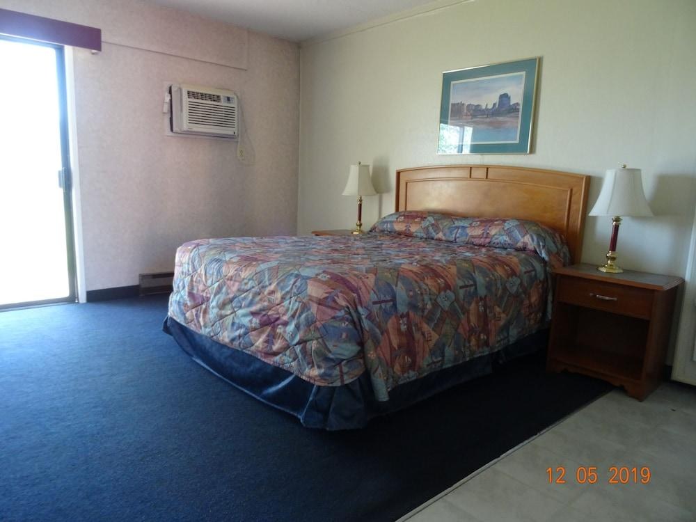 HOSPITALITY INN photo 2