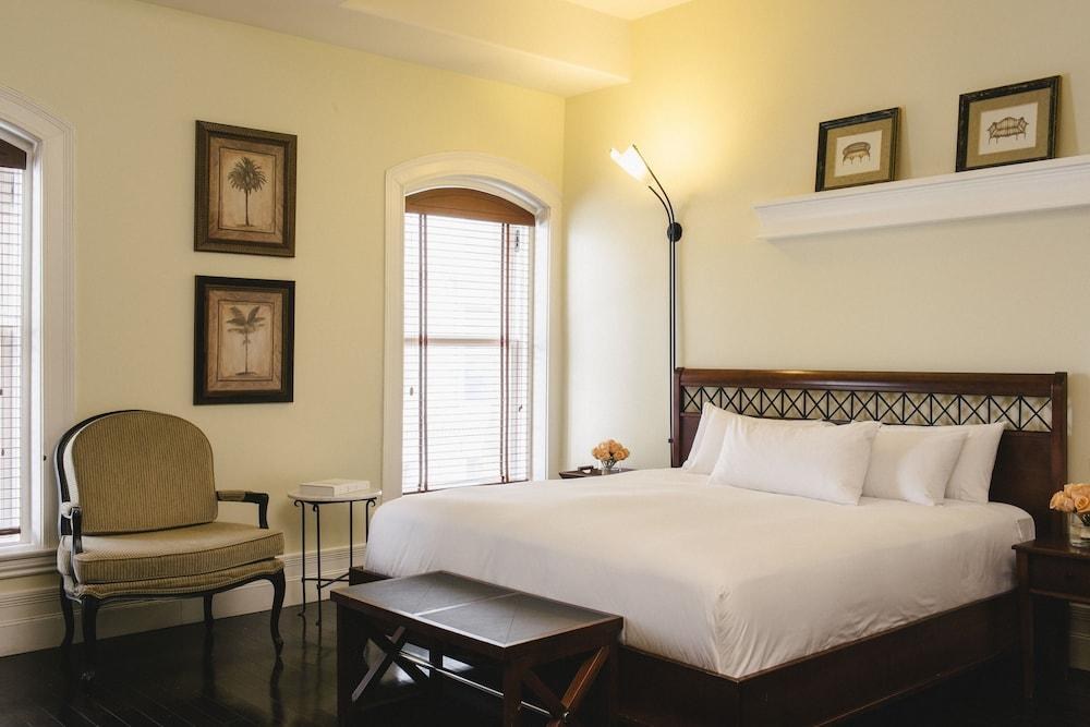 LE PLACE D'ARMES HOTEL & SUITES photo 2