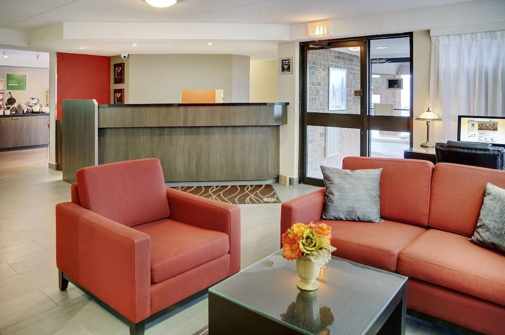 COMFORT INN PARRY SOUND photo 4
