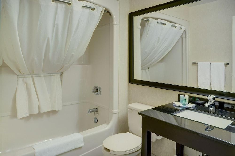 COMFORT INN THUNDER BAY photo 2