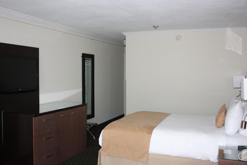 RADISSON HOTEL SUDBURY photo 2