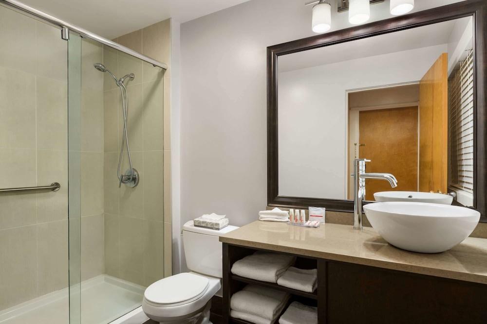 DAYS INN VANCOUVER DOWNTOWN photo 2