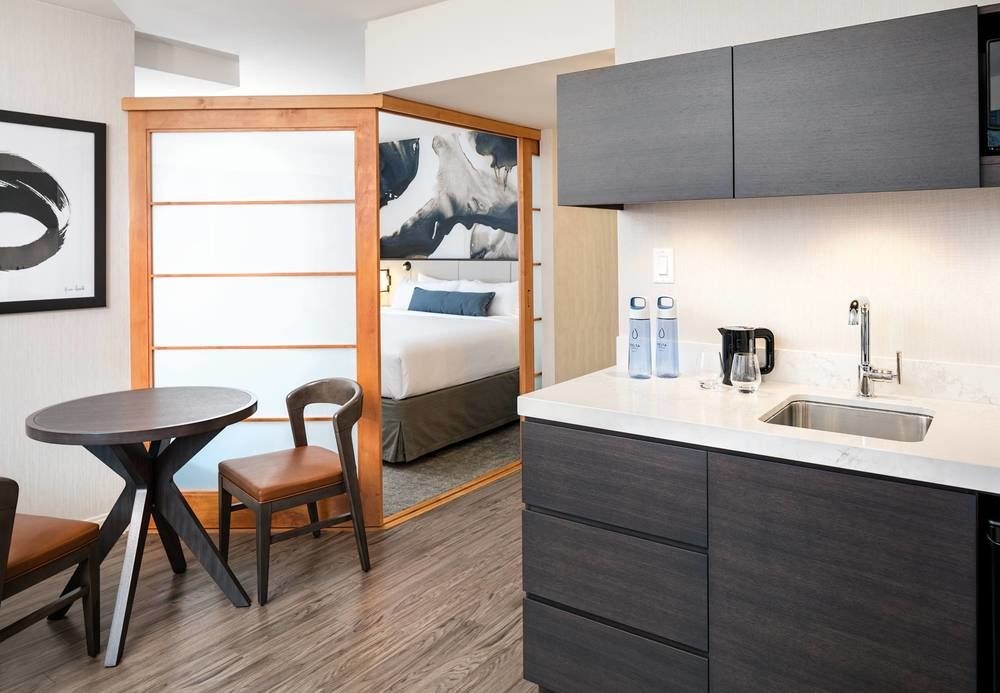 DELTA HOTELS BY MARRIOTT VANCOUVER DOWNTOWN SUITES photo 3