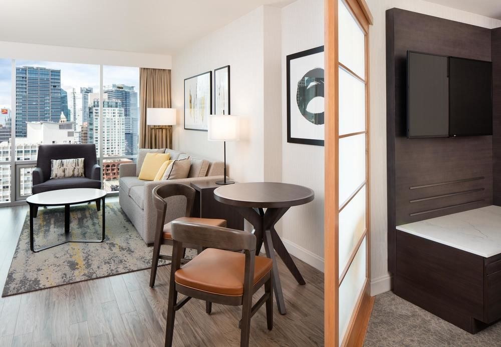 DELTA HOTELS BY MARRIOTT VANCOUVER DOWNTOWN SUITES photo 4