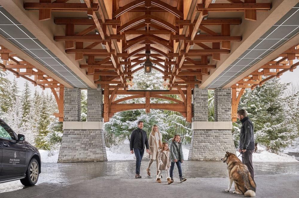 FOUR SEASONS RESORT AND RESIDENCES WHISTLER photo 2