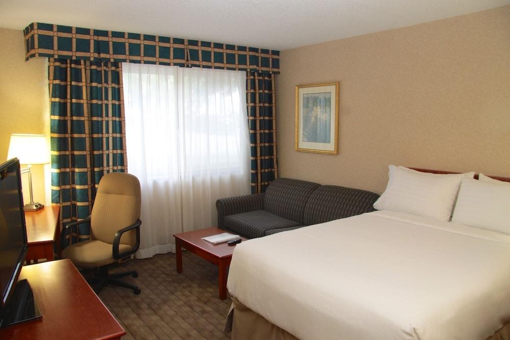 HOLIDAY INN MACLEOD TRAIL SOUTH photo 4