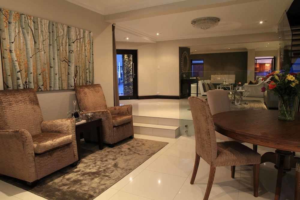AFRICAN OCEANS MANOR - GUEST HOUSE