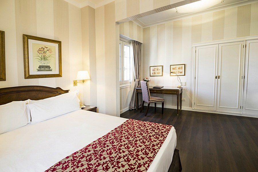 CLARIDGE HOTEL photo 2