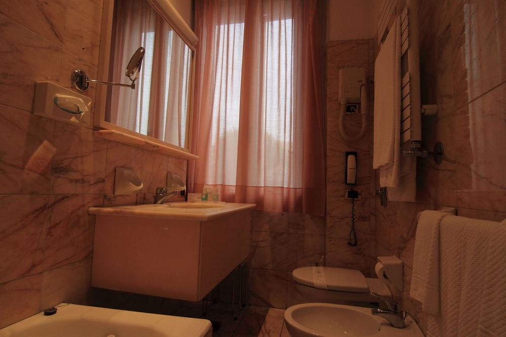 Hotel Metro photo 1