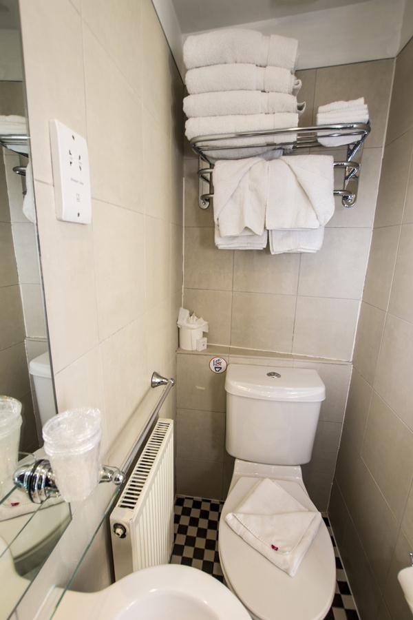 DUKE OF LEINSTER HOTEL photo 3