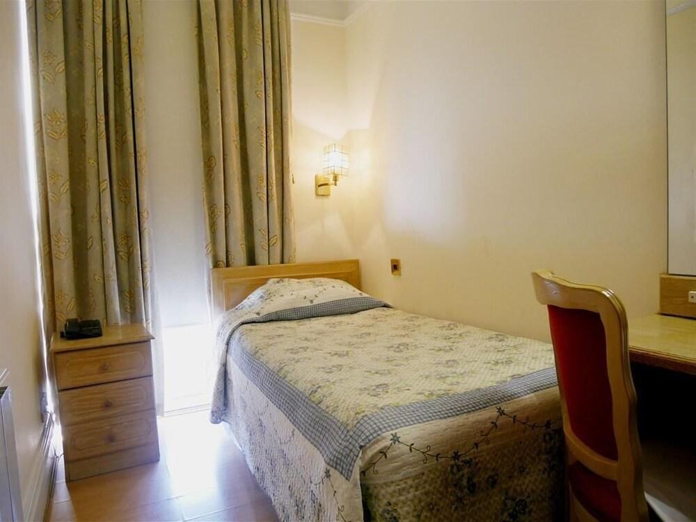 GRESHAM HOTEL HYDE PARK photo 2