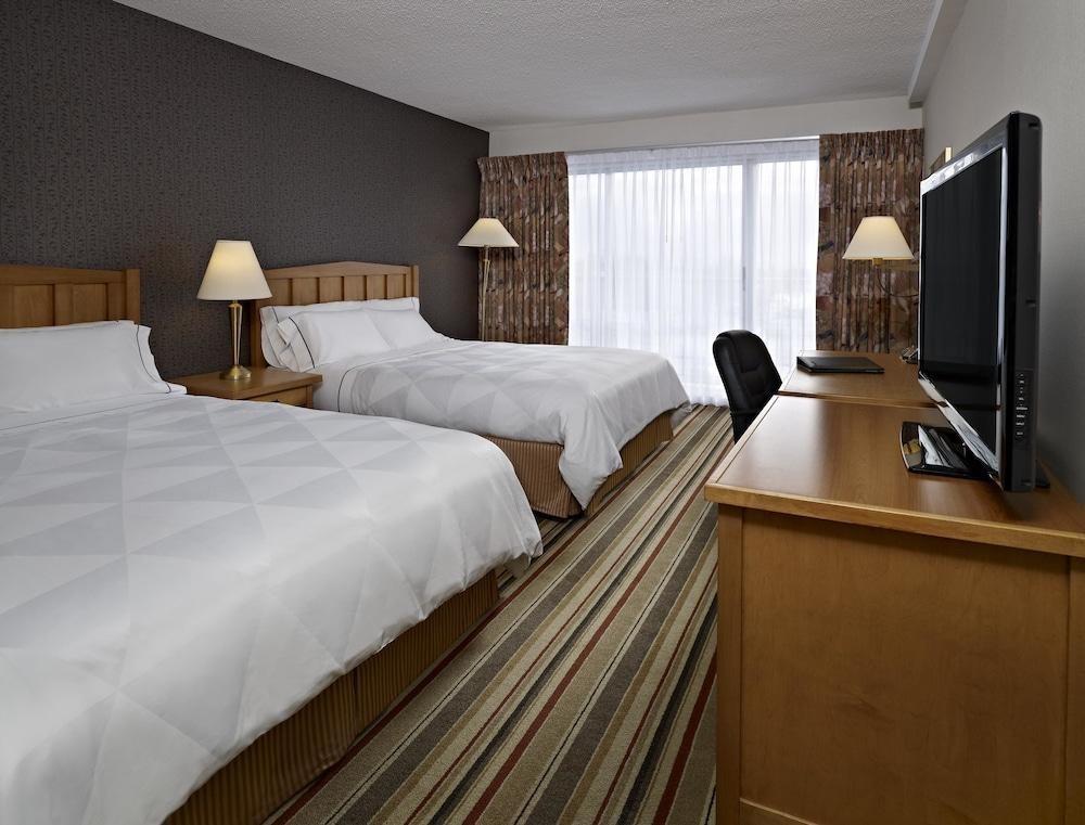 DoubleTree by Hilton Calgary North photo 2