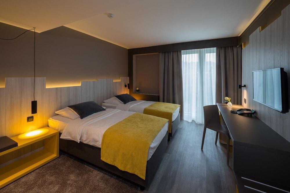 M HOTEL photo 2