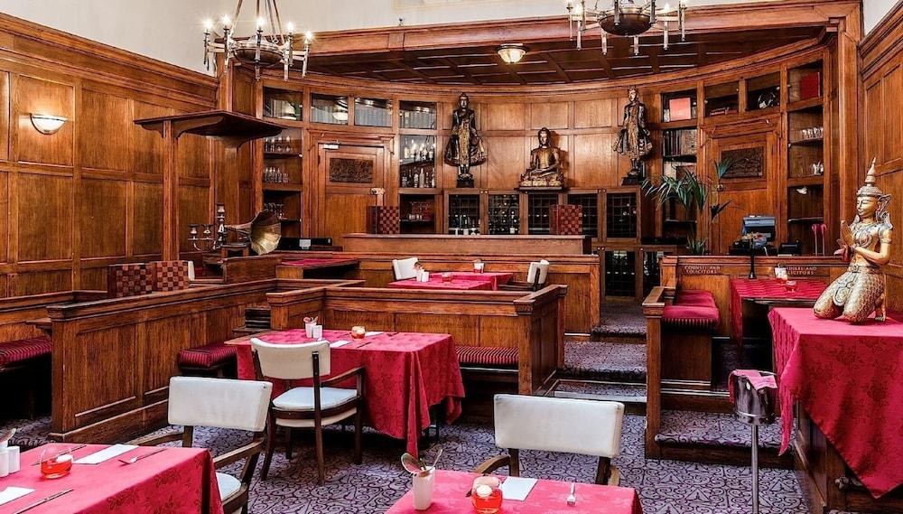 COURTHOUSE HOTEL photo 2
