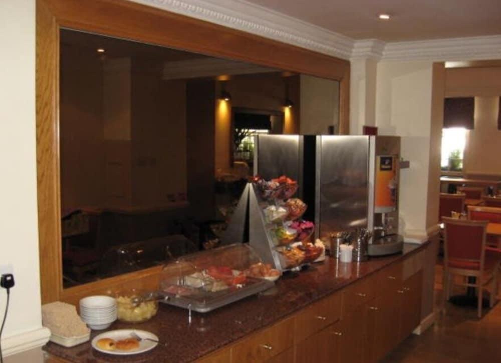 AMERICANA HOTEL photo 2