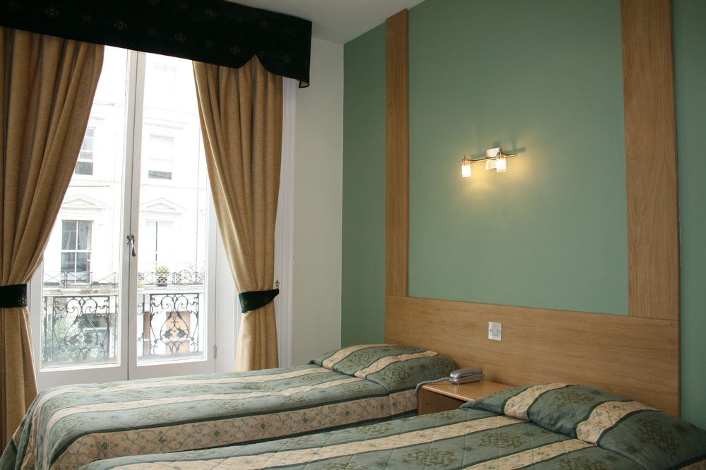 WESTBURY HOTEL