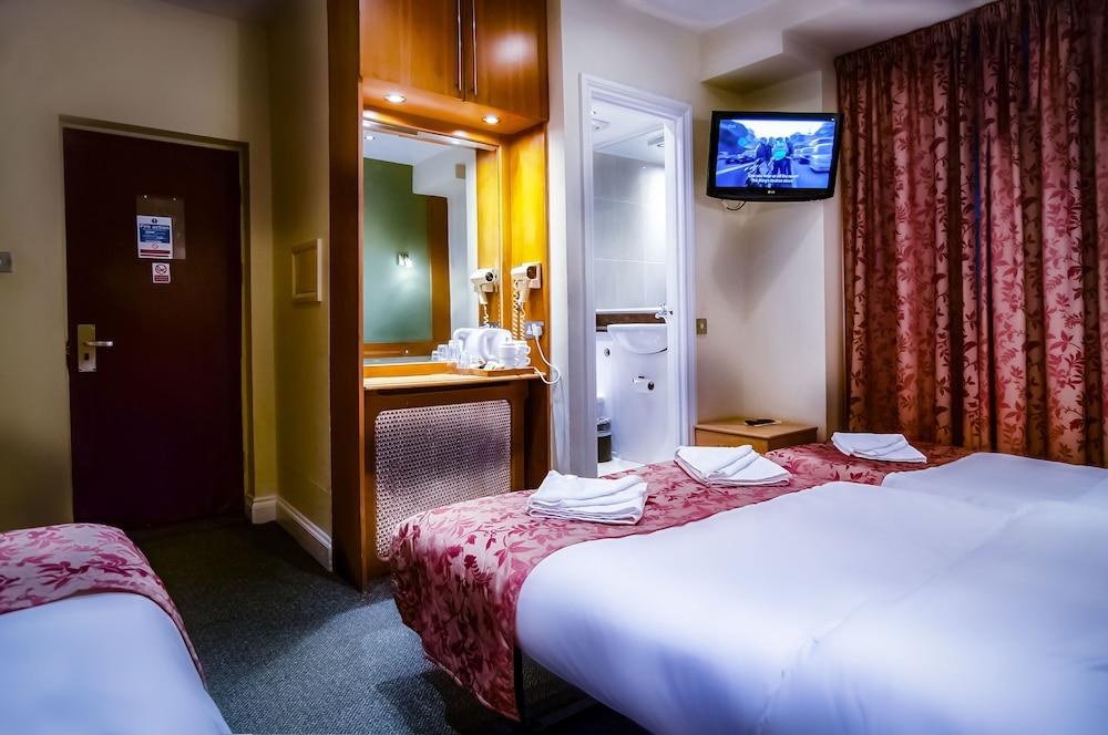 WESTBURY HOTEL photo 3