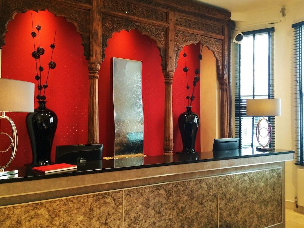 MAYFLOWER HOTEL photo 2