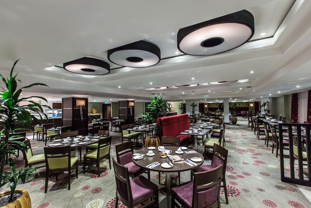HOLIDAY INN LONDON-KENSINGTON HIGH STREET photo 2