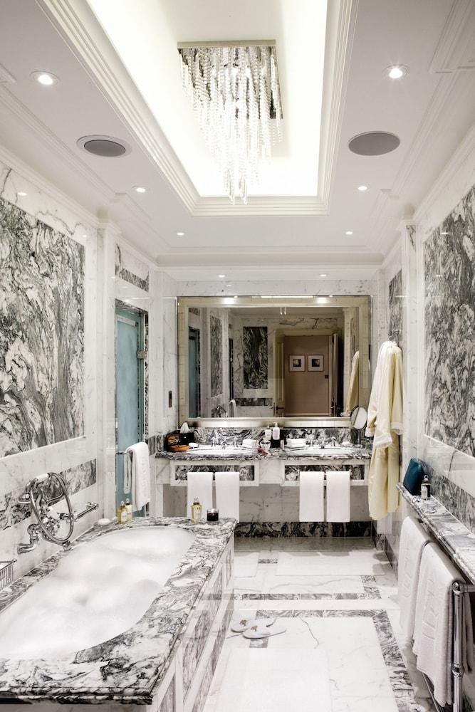 LANGHAM HOTEL photo 2