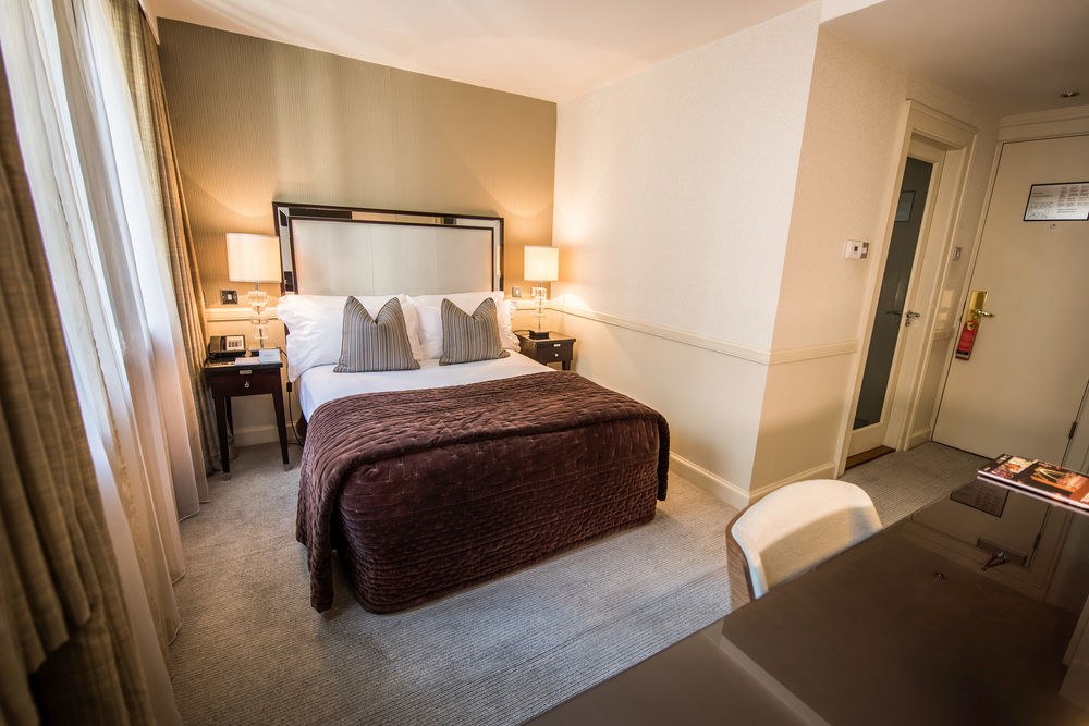 BRISTOL HOTEL photo 1