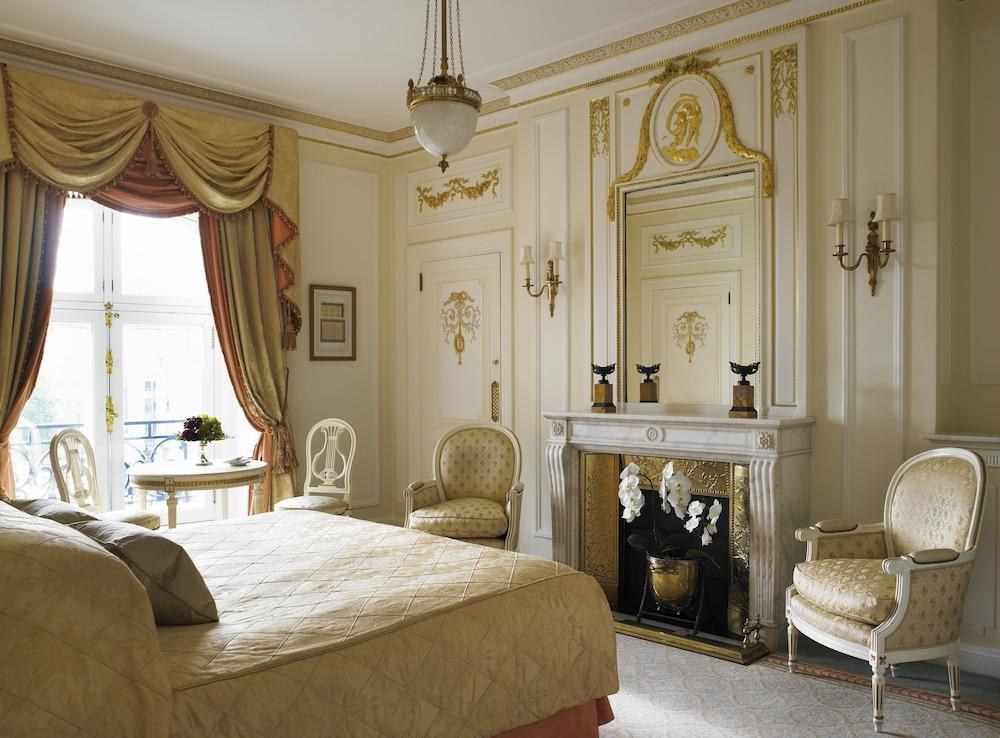 RITZ HOTEL