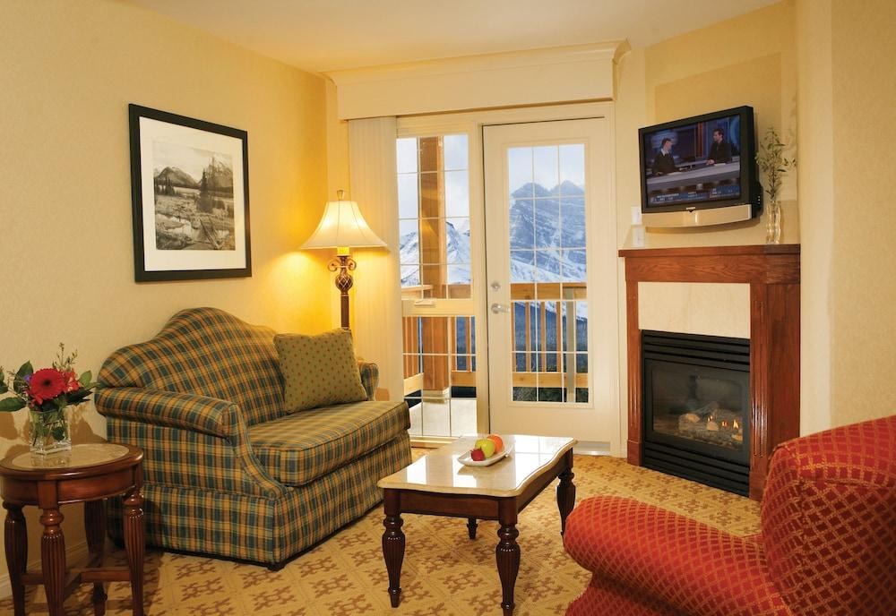 LAKE LOUISE INN photo 2