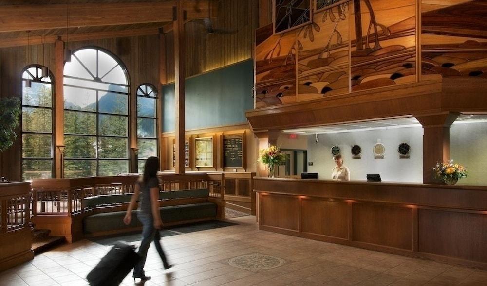 LAKE LOUISE INN photo 4