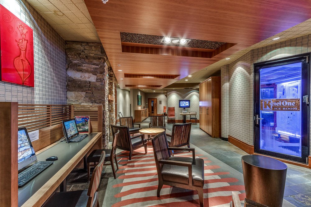 LISTEL WHISTLER HOTEL