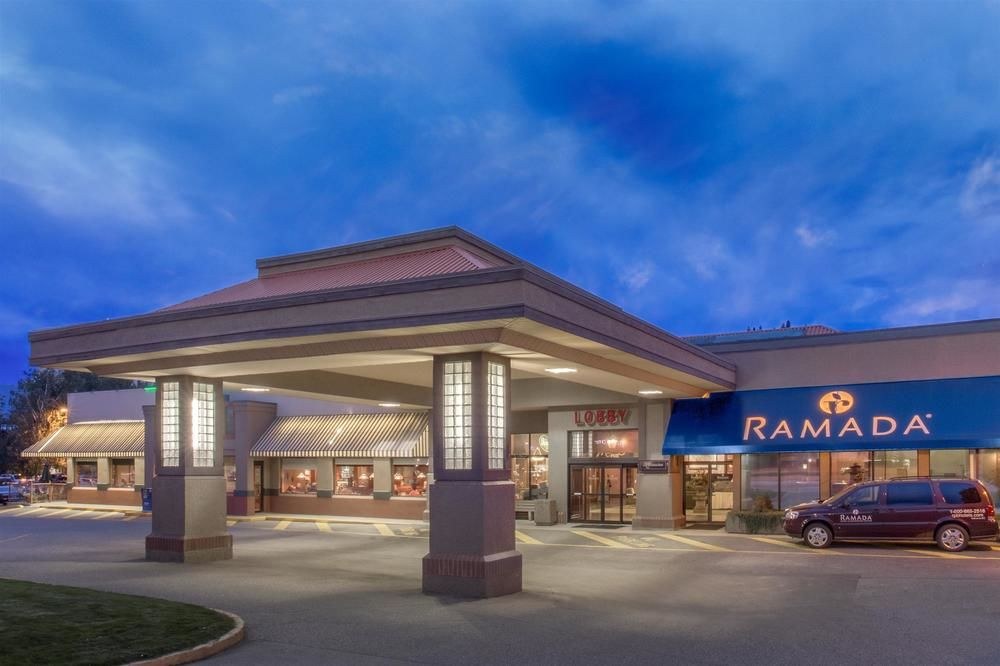 RAMADA KELOWNA HOTEL