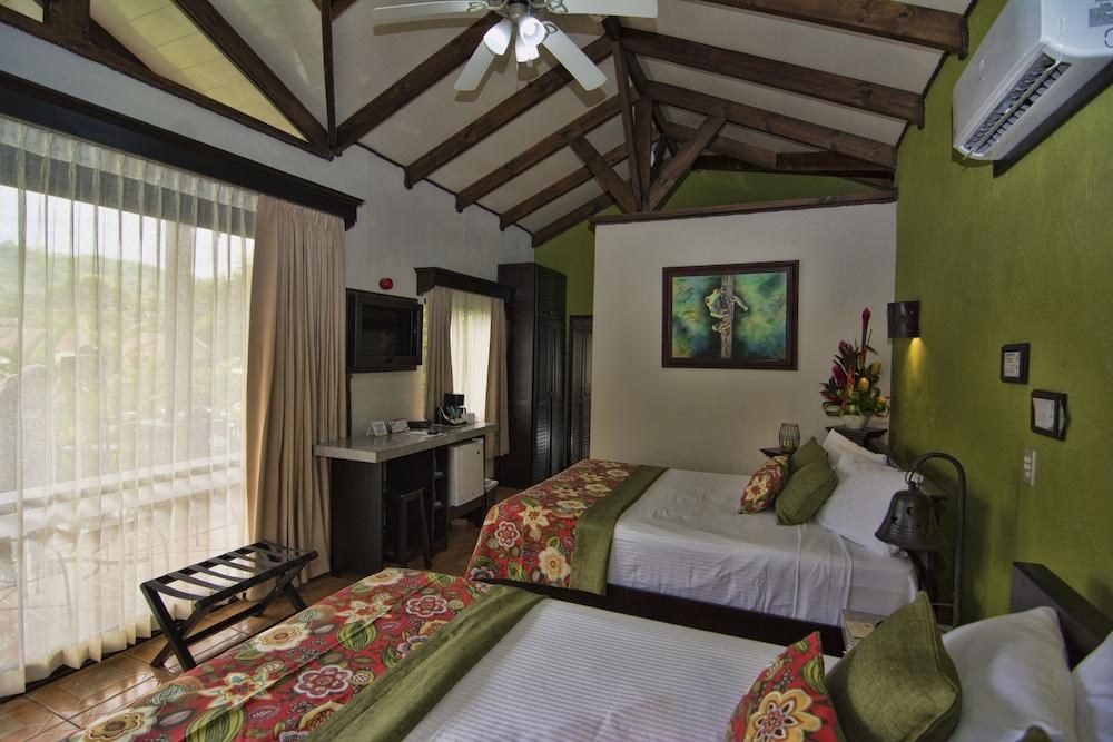 ARENAL SPRINGS photo 2