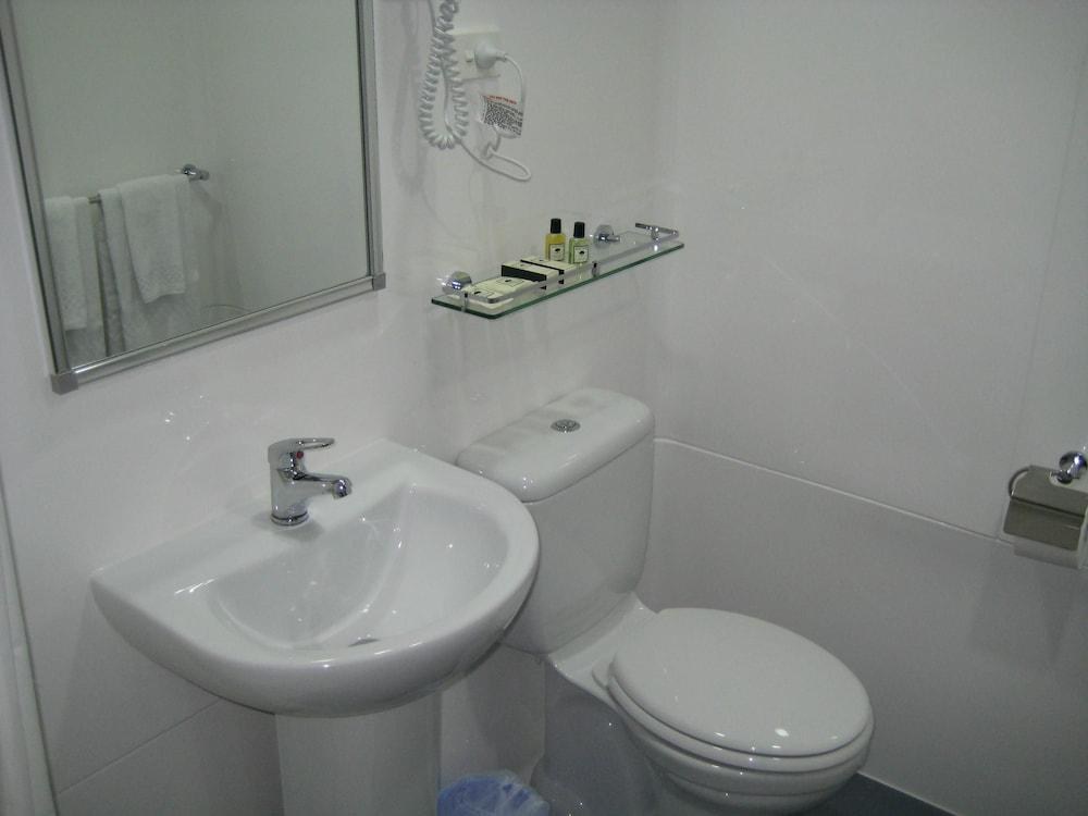 DEVERE HOTEL photo 2