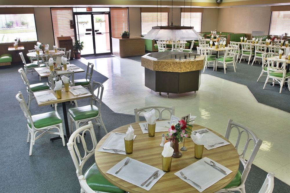 CASTAWAYS RESORT & SUITES photo 1