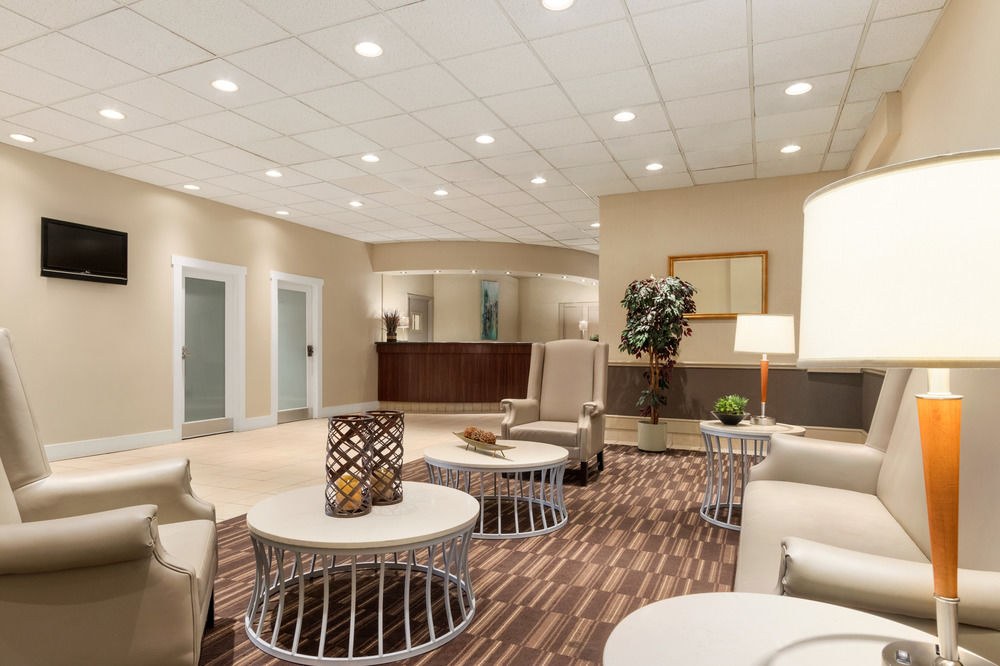 TRAVELODGE HOTEL BY WYNDHAM CALGARY INTL AIRPORT S