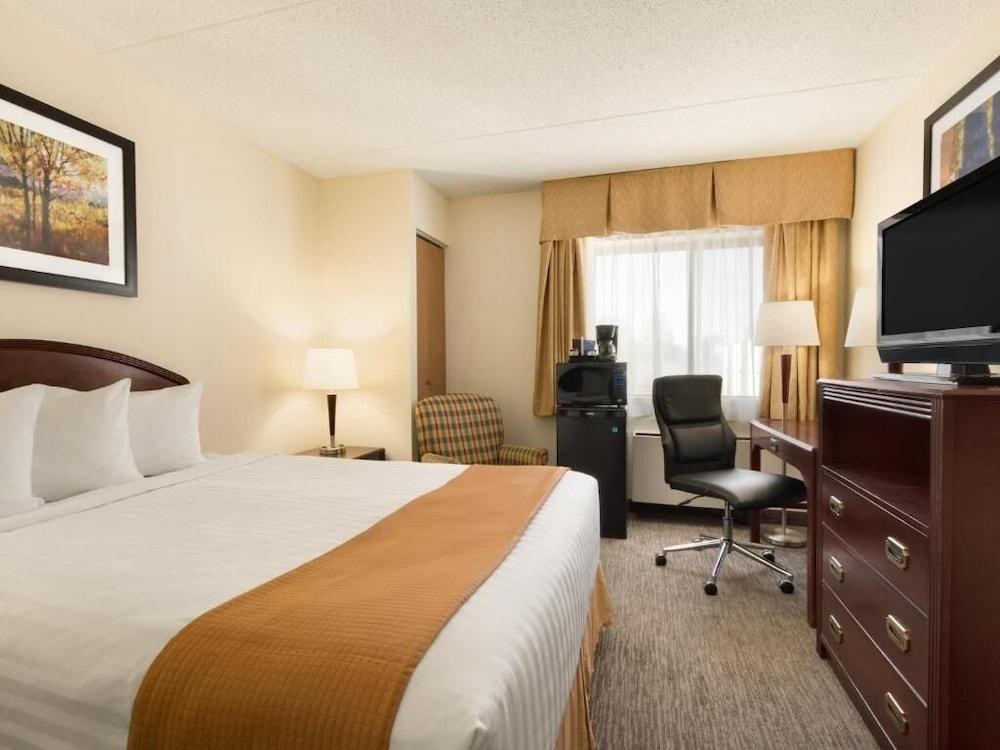 TRAVELODGE HOTEL BY WYNDHAM CALGARY INTL AIRPORT S photo 4