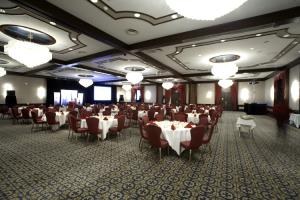Chateau Lacombe Hotel photo 1