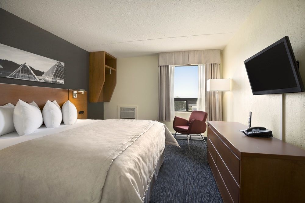 TRAVELODGE EDMONTON WEST