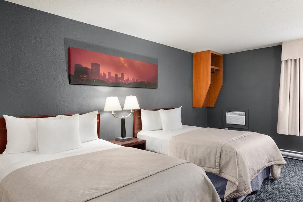 TRAVELODGE EDMONTON WEST photo 2