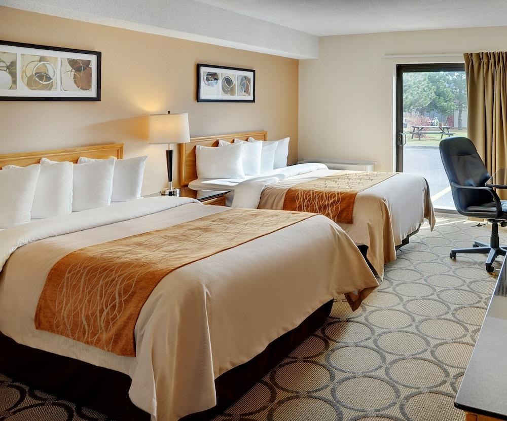 COMFORT INN EDMONTON WEST photo 2