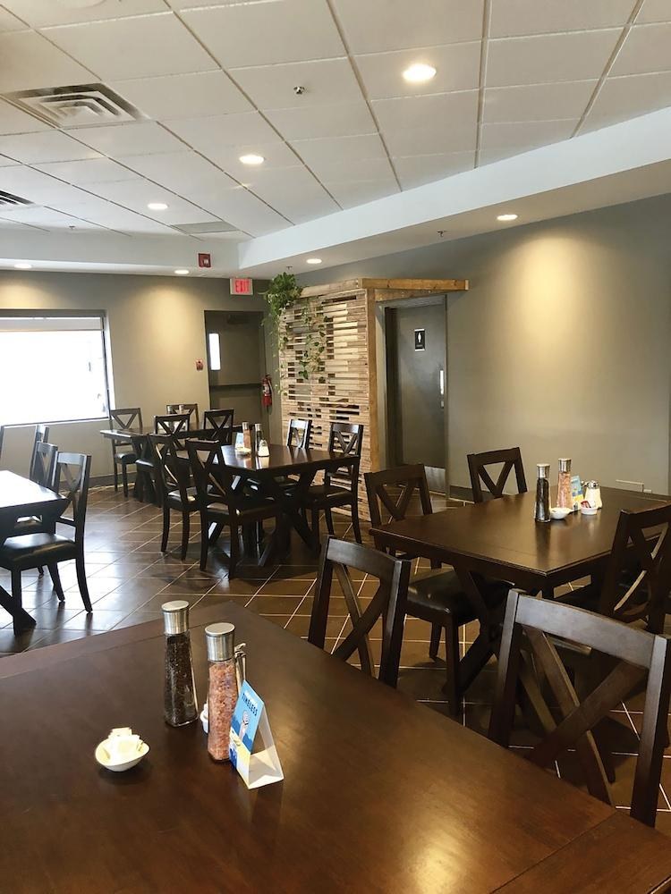 COMFORT INN EDMONTON WEST photo 4