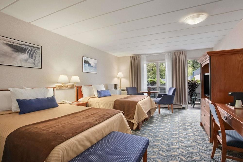 TRAVELODGE BY WYNDHAM NIAGARA FALLS AT THE FALLS photo 2