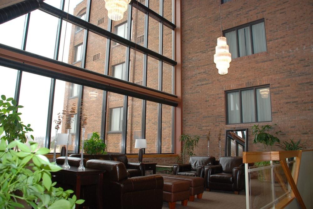 AMBASSADOR HOTEL AND CONFERENCE CENTER photo 2