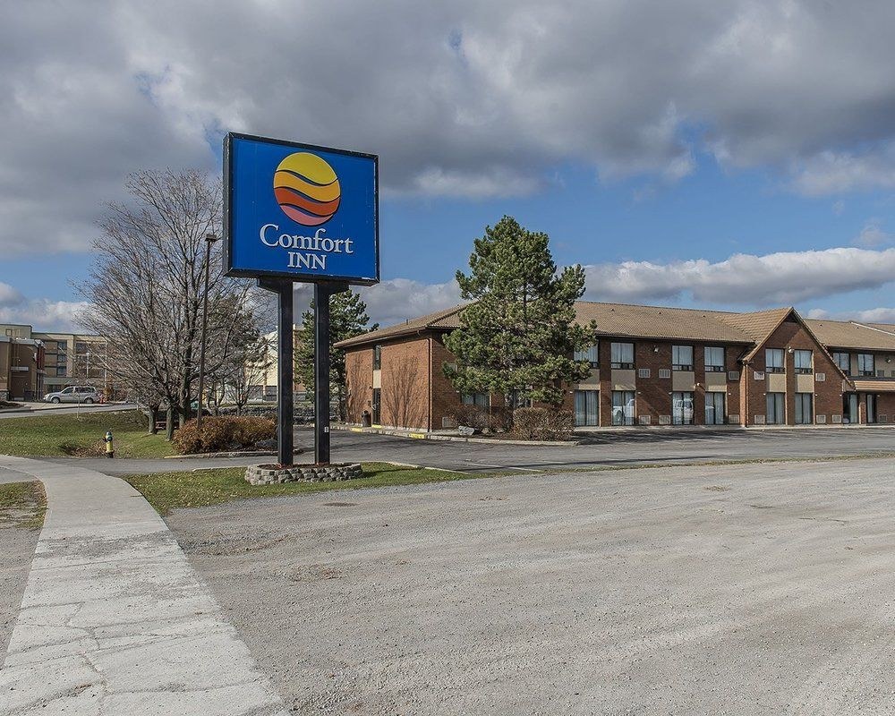 COMFORT INN AT HIGHWAY 401