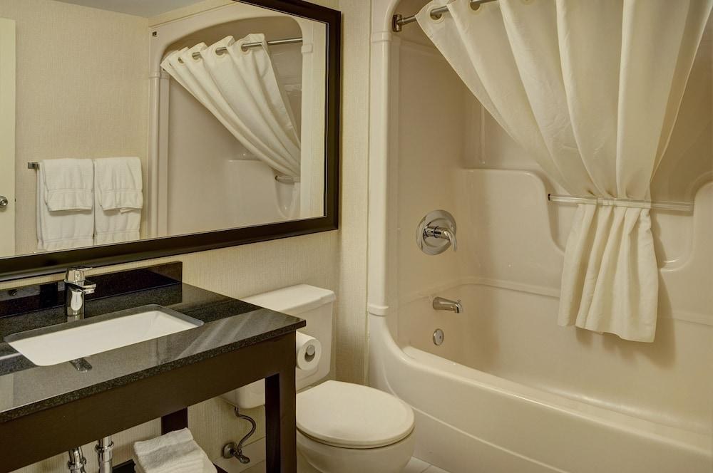 COMFORT INN AT HIGHWAY 401 photo 2