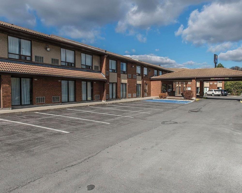COMFORT INN AT HIGHWAY 401 photo 4